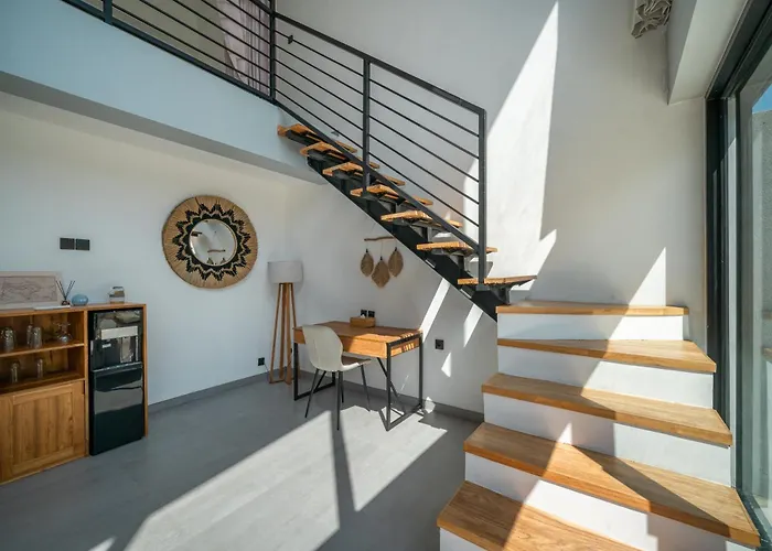 Villa Jane's Lofts - Designer Lofts, 7 Mins From Bingin